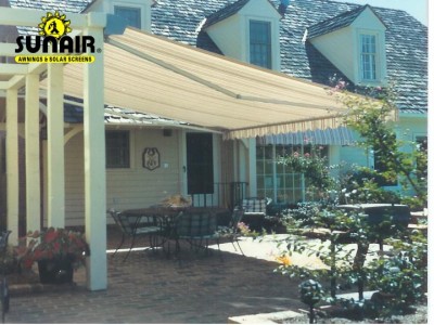 Retractable%20awning%20mounted%20to%20wood%20truss%20by%20Sunair.JPG
